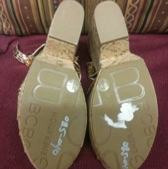 🌟🌟SOLD🌟🌟 BCBG Generation Gold Wedge Sandals - Picture 5 of 5